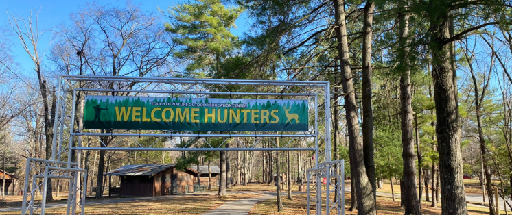 picture of banner that says welcome hunters